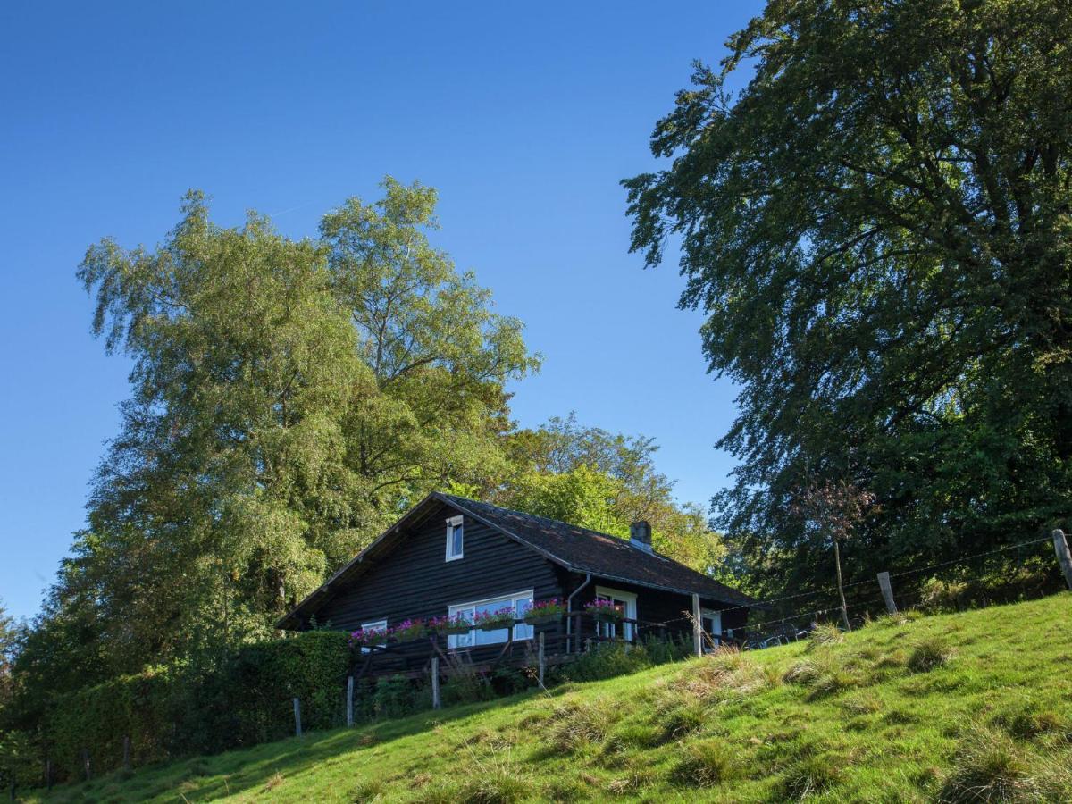 Open Wooden Chalet Built Against A Hill Francorchamps Eksteriør bilde