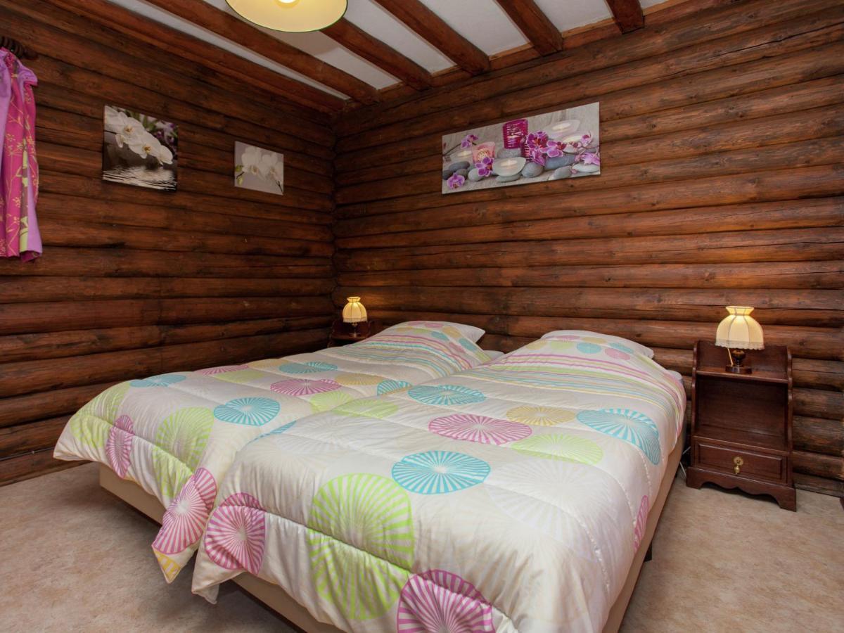 Open Wooden Chalet Built Against A Hill Francorchamps Eksteriør bilde