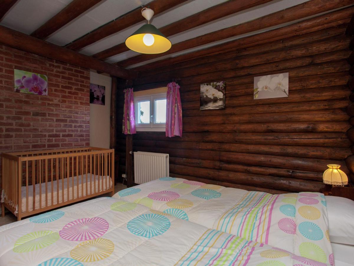 Open Wooden Chalet Built Against A Hill Francorchamps Eksteriør bilde