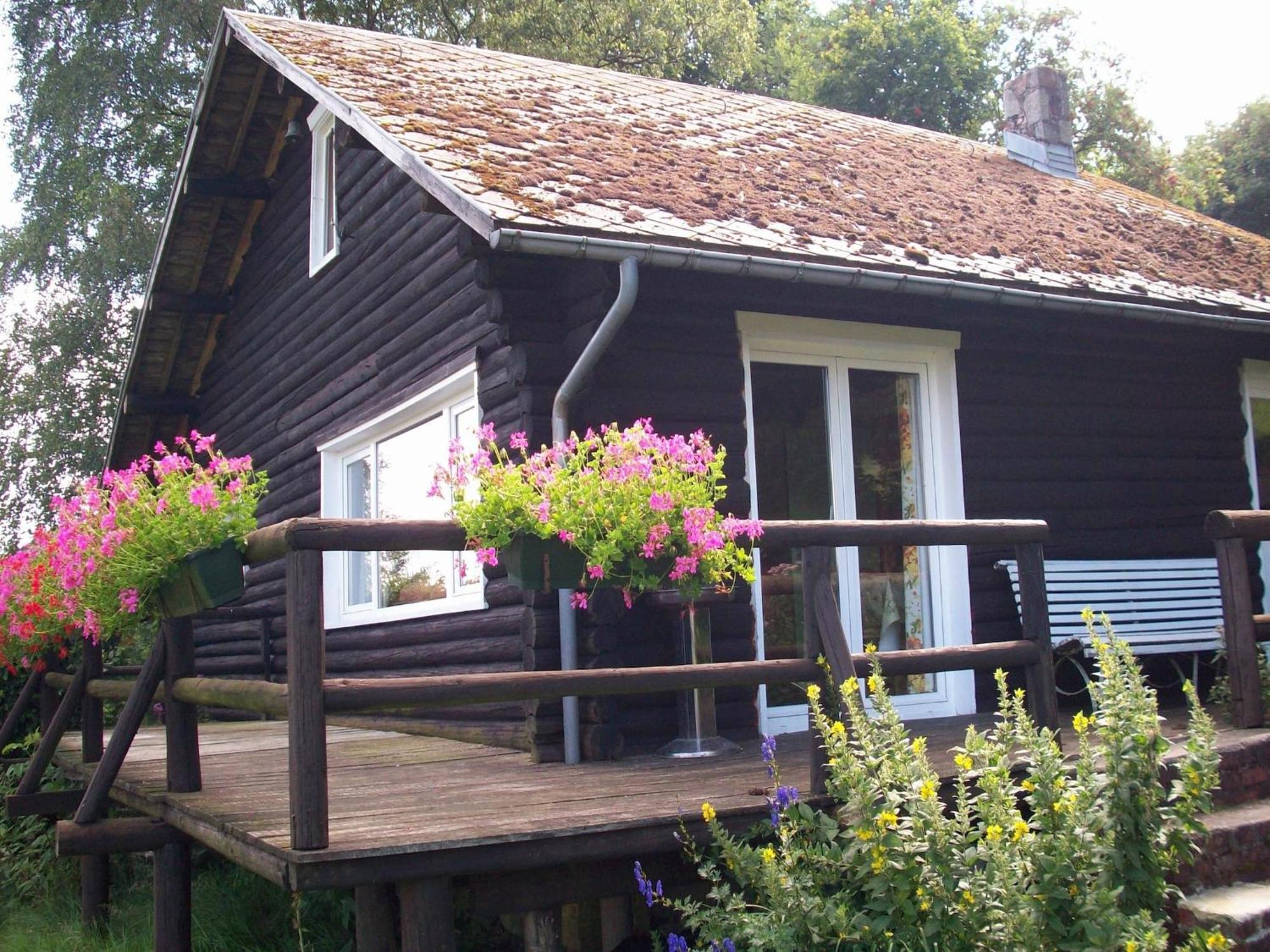 Open Wooden Chalet Built Against A Hill Francorchamps Eksteriør bilde